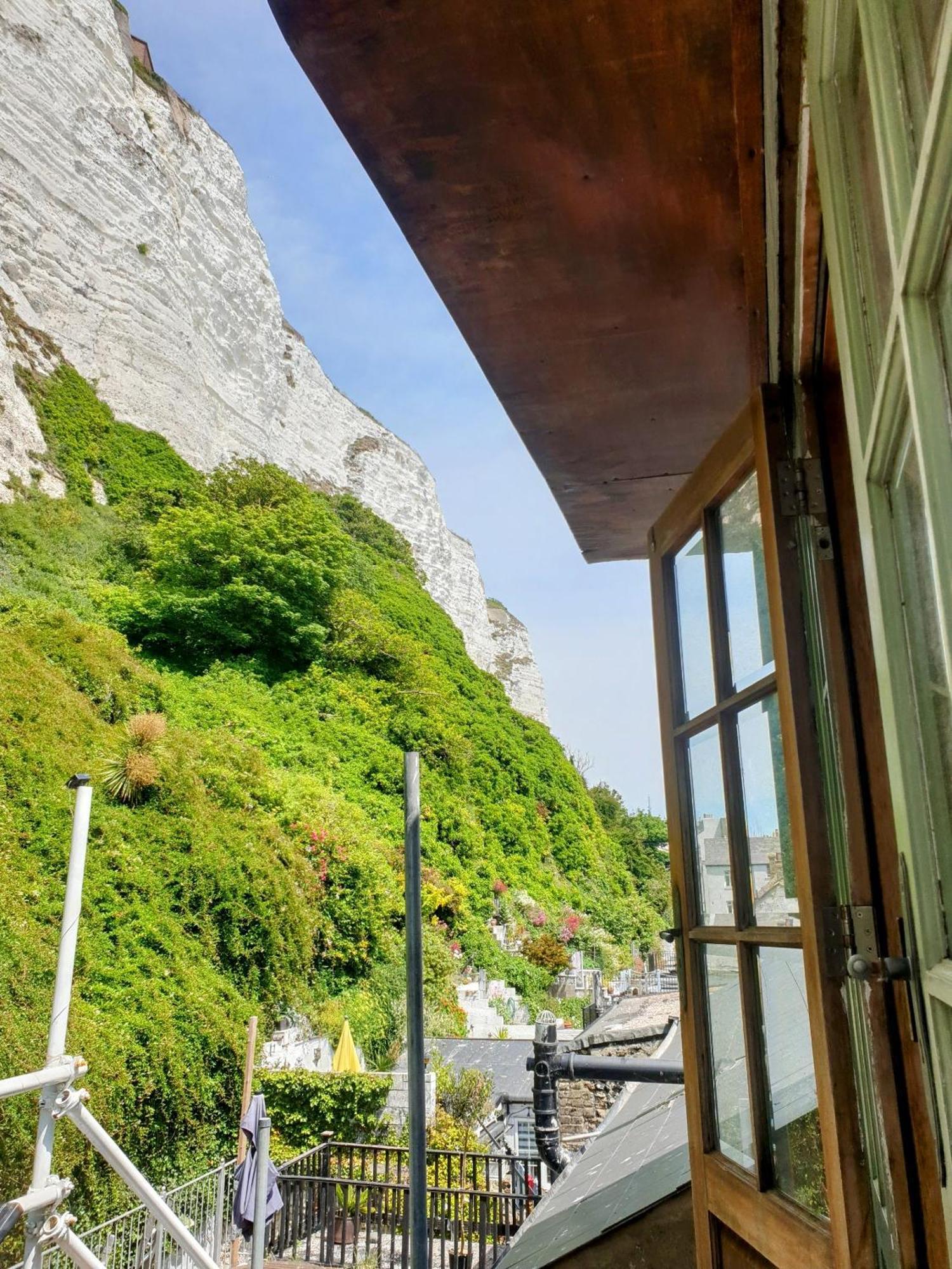 First And Last Youth Hostel Dover Exteriör bild